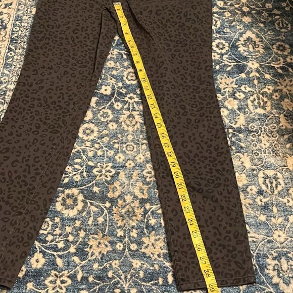 NYDJ Alina Legging Gray Leopard Print Contemporary Casual Animal Print - Picture 5 of 12